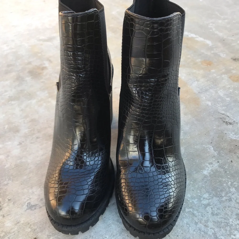 Glove croc combat slip on heels bootie size 7 - Picture 3 of 6